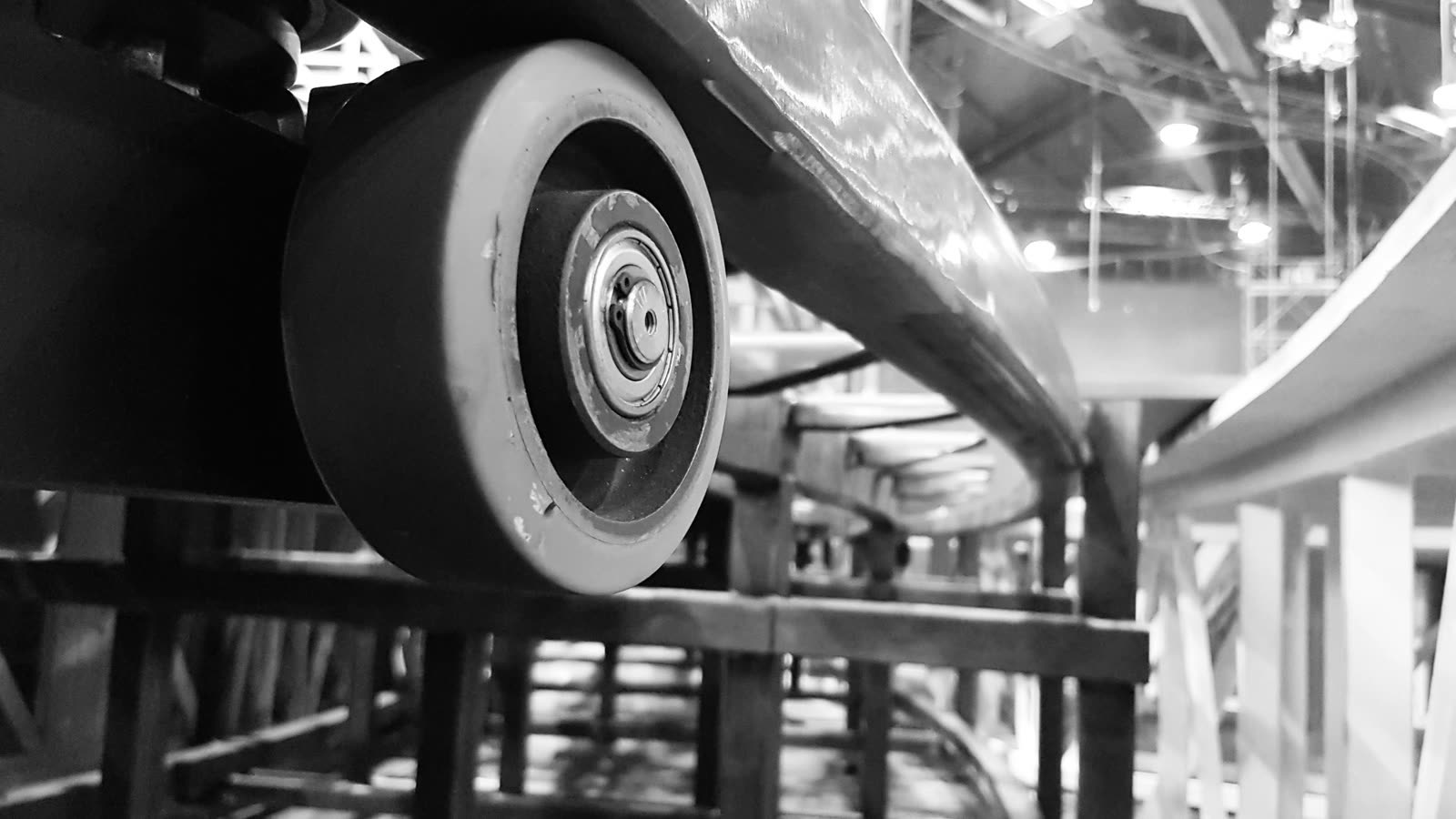 Fotogramma del video fiera: la struttura di sollevamento in officina