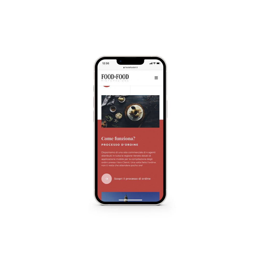 La sezione Come funziona del sito Food&Food su telefono, su fondo rosso