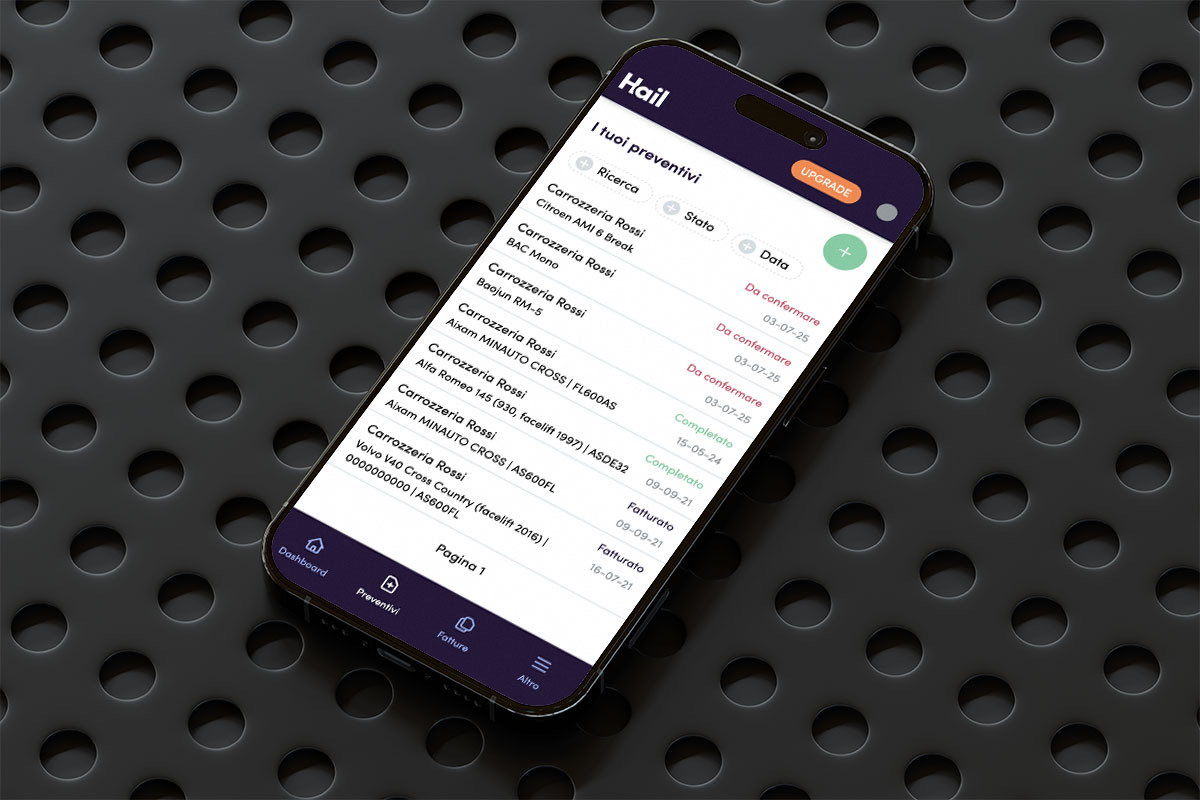 L’elenco dei preventivi nell’app Hail su smartphone, con veicoli, stato e date