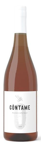 Bottiglia di Còntame: vino ramato, etichetta bianca con una grande lettera in trasparenza