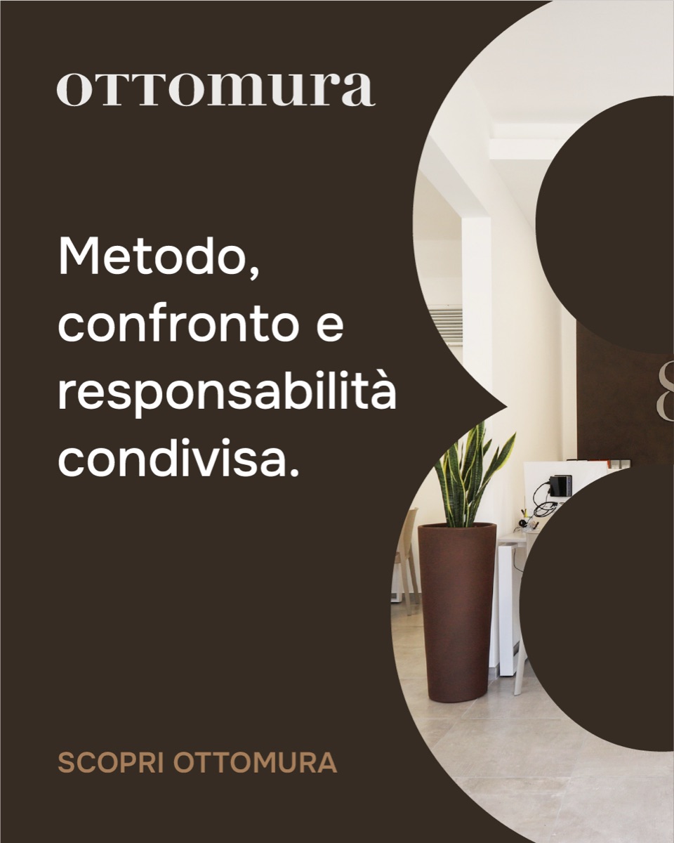 Annuncio Ottomura quadrato su fondo chiaro