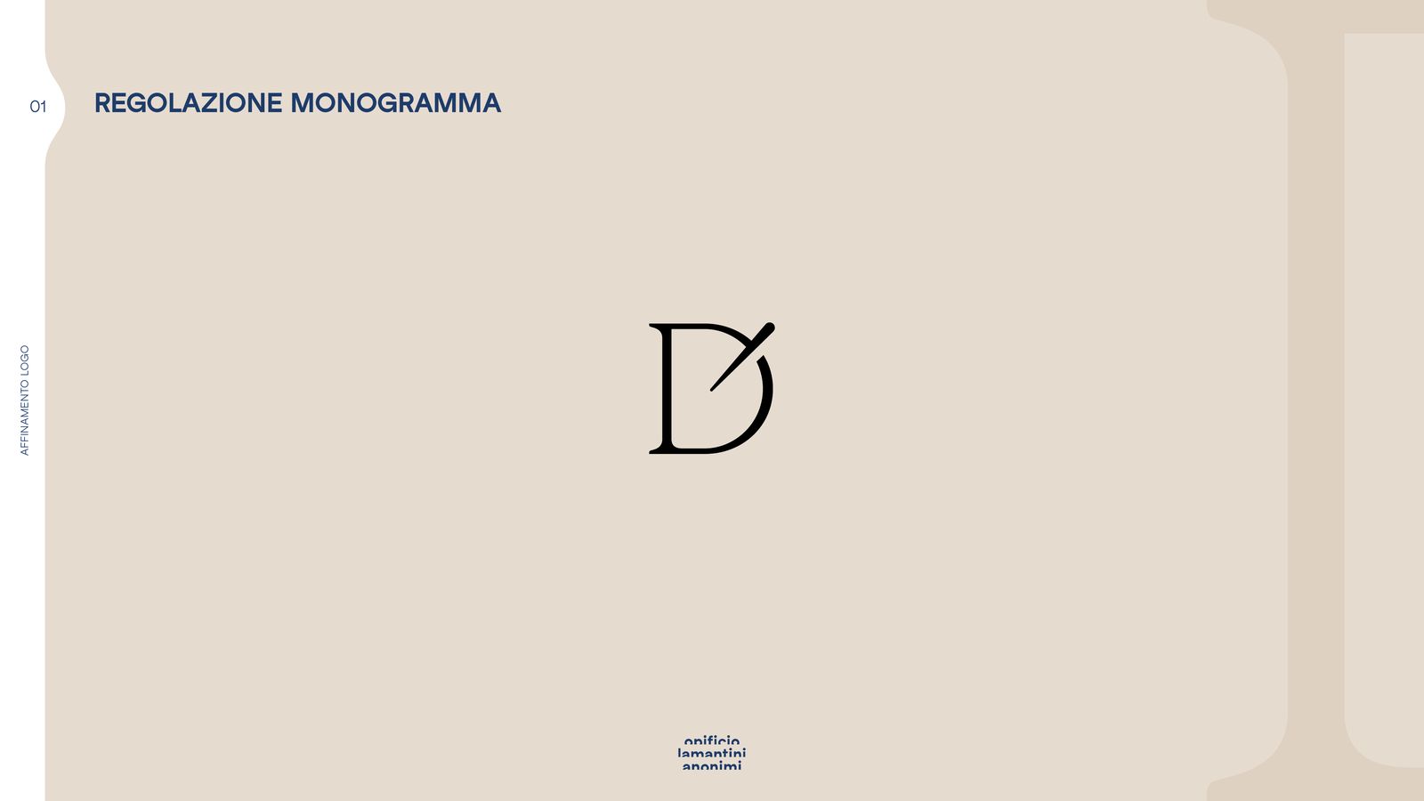 Slide con il monogramma regolato, in grande