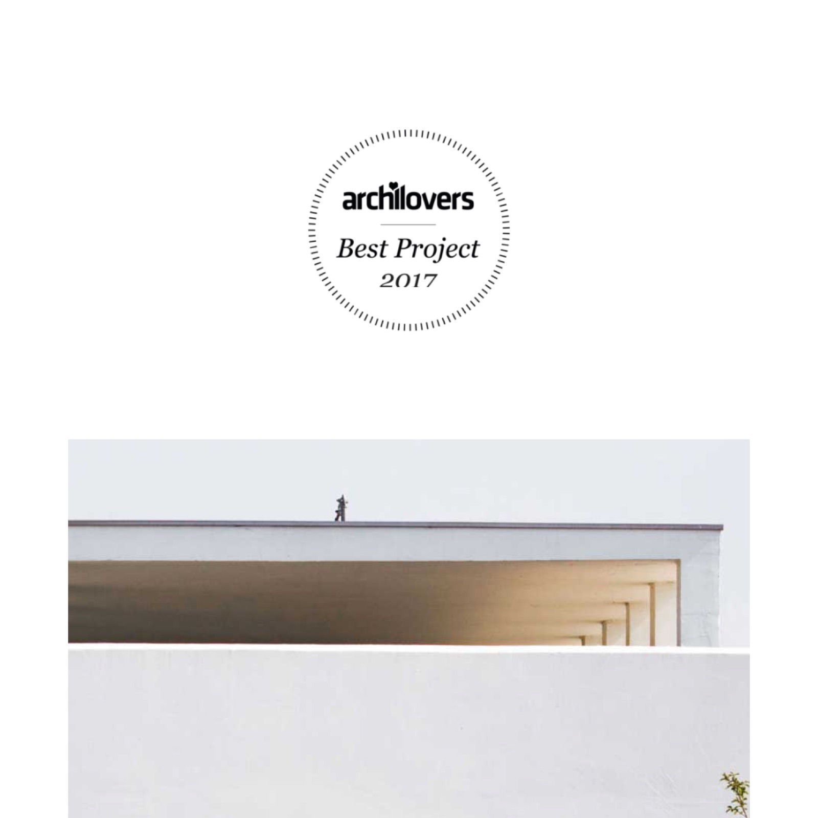 Post: il marchio Archilovers Best Project 2017 sopra un portico bianco