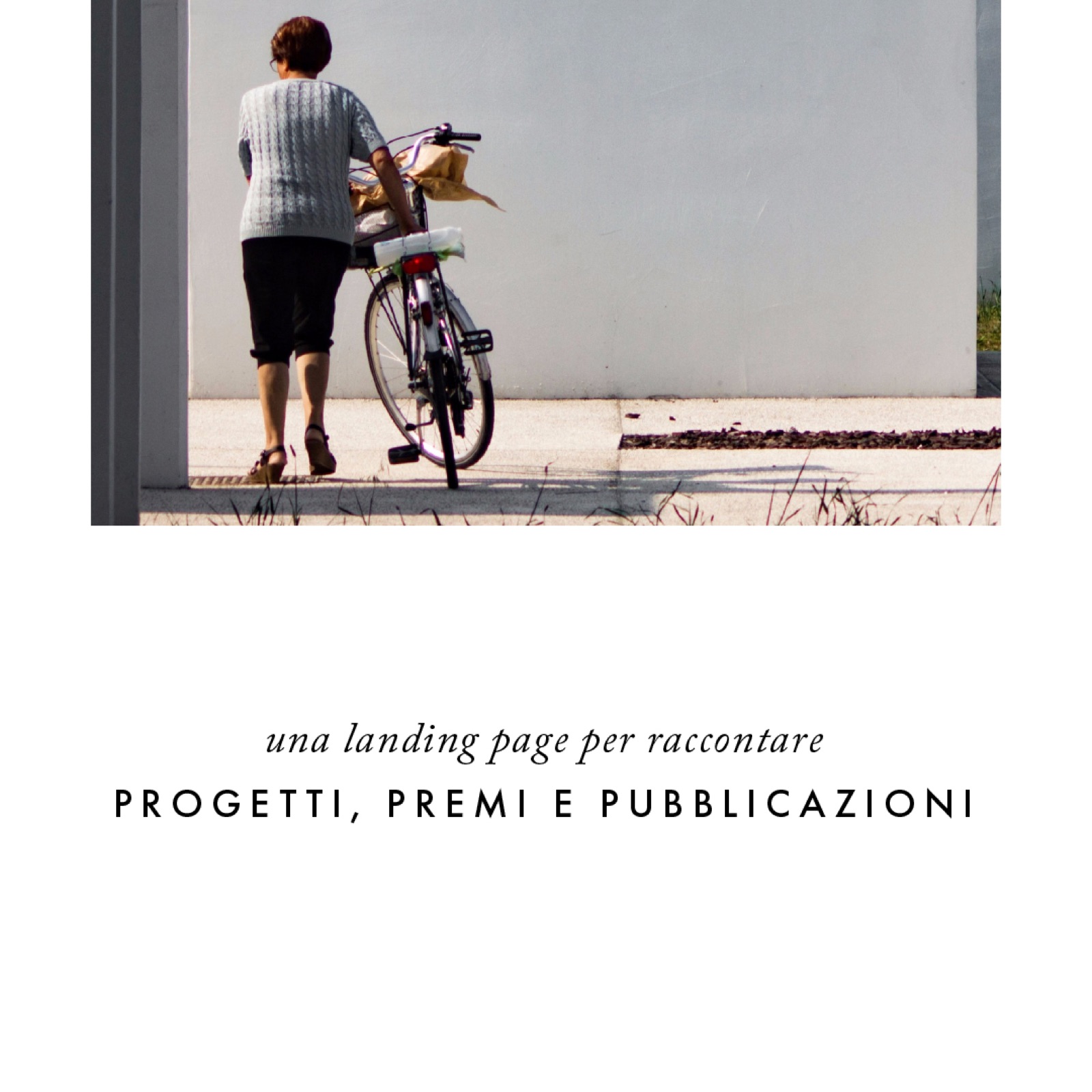 Post: una donna con la bicicletta davanti a un muro bianco e la scritta una landing page per raccontare progetti, premi e pubblicazioni