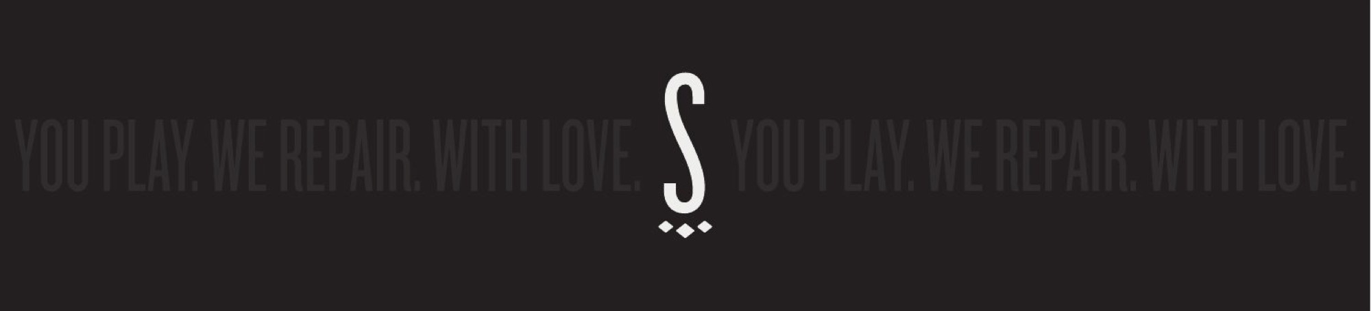 Retro del cartoncino di garanzia con la frase you play, we repair, with love attorno al simbolo