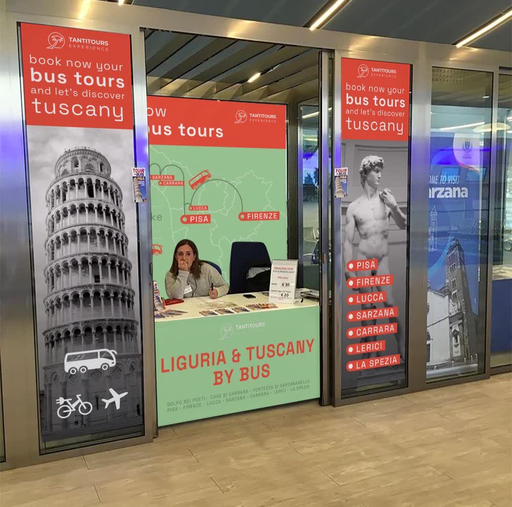 Sesta ipotesi del desk, in azzurro con il titolo book now your bus tours